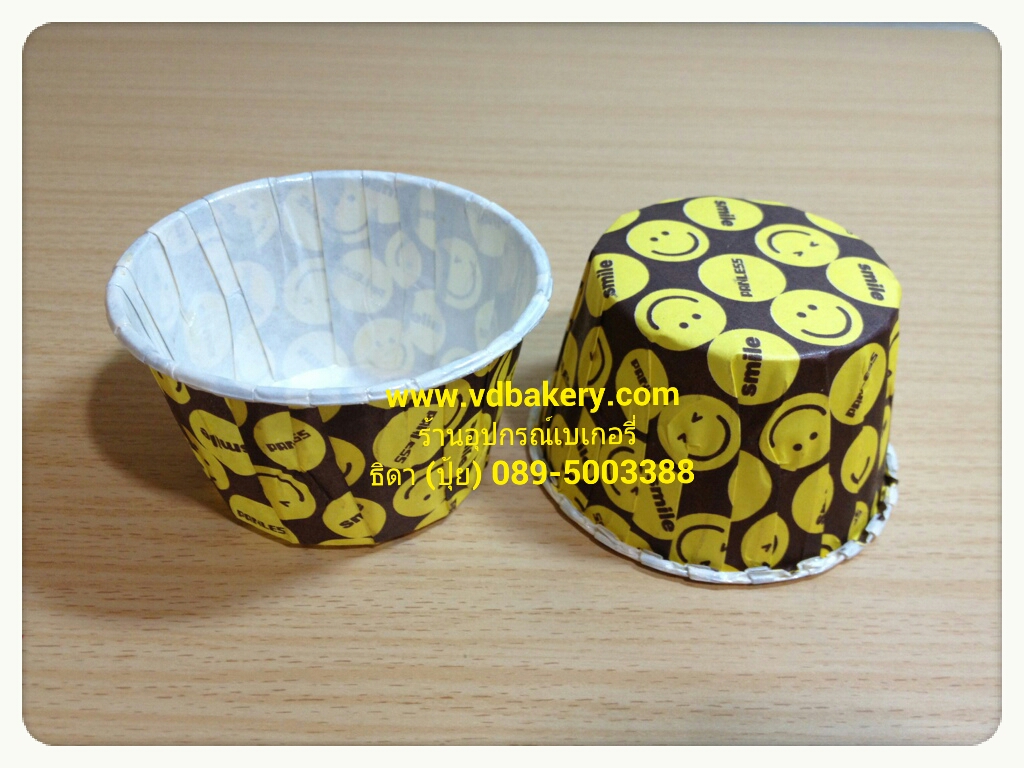 (สินค้าหมด) ถ้วยคัพเค้กม้วนขอบ 5 cm. (ไต้หวัน) ลาย Yellow Smile พื้นสีน้ำตาล (100ใบ/แถว)